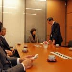 富士吉田市長様他からの要望受取（議員会館）?