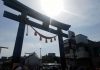 17年ぶりに富士吉田市『金鳥居』のしめ縄の掛替え