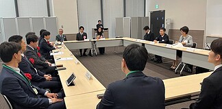 『働く、を変える』テレワークイベント出席と「テレワークトップランナー2025 総務大臣賞」表彰状授与