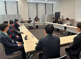 『働く、を変える』テレワークイベント出席と「テレワークトップランナー2025 総務大臣賞」表彰状授与