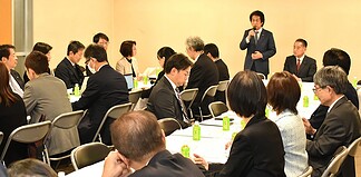 【眼科医療政策推進議員連盟】出席と眼底検査・近視進行抑制に関する説明