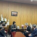 副大臣室にて日本郵政グループの皆様と意見交換