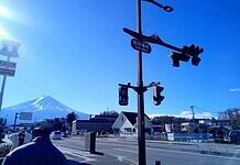 富士河口湖町役場前交差点に右折信号が新設