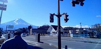 富士河口湖町役場前交差点に右折信号が新設