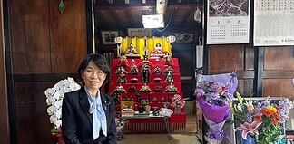 春の訪れを感じながら、支援者のご自宅で立派なお雛様を拝見