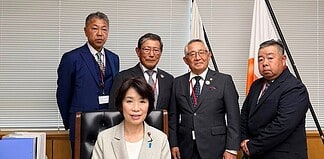 【JAフルーツ山梨】総務副大臣室にて果樹農業の現場状況・担い手確保・物流・販路の課題について意見交換
