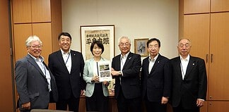 山梨県河川砂防協会より、河川整備・砂防事業・治水対策の推進について要望を受ける