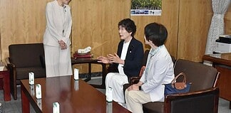 地元の皆さまが国会見学にお越しくださり、総務副大臣室でお会いする