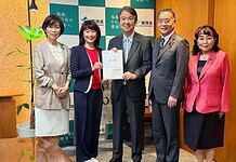 【自民党フロン類対策推進議員連盟】石原環境大臣にフロン類対策の強化に向けた決議を申し入れ