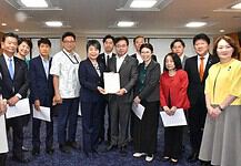 【ジェネリック医薬品の将来を考える会】上野厚生労働大臣にジェネリック医薬品・医療機器の品質確保や安定供給を提言