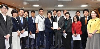 【ジェネリック医薬品の将来を考える会】上野厚生労働大臣にジェネリック医薬品・医療機器の品質確保や安定供給を提言
