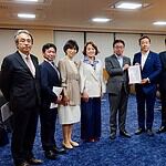 【アトピー性皮膚炎患者に寄り添う勉強会】上野厚生労働大臣に医療連携体制の強化や標準治療薬の保険適用維持を要望