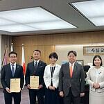 26GHz帯周波数オークションの落札者への認定書交付式に出席、地域枠に地元の富士吉田市・忍野村・山中湖村