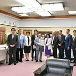 街の酒屋さんを守る国会議員の会として片山財務大臣へ、小売酒販組合の加入促進や組織基盤の強化に向けた決議を提出