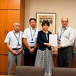 山梨県建設組合連合会の関戸務会長より建設国保の育成・強化に関する要望をいただき、経営環境についても意見交換