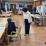 山梨市の「小規模多機能ホーム カインドネスケア」を訪問、ICTの活用や職員の処遇改善について率直な声を伺う