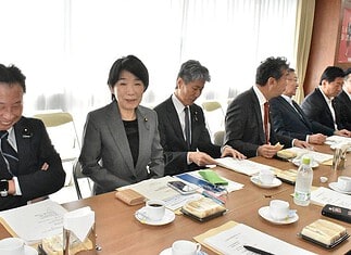 自民党「社会福祉推進議員連盟」の総会に出席、物価高騰への対応や処遇改善、人材確保など現場が直面する課題